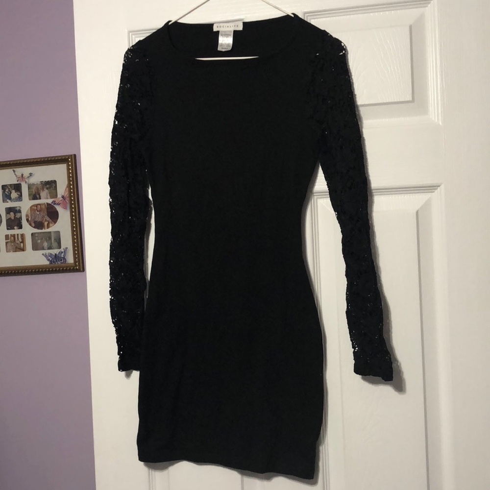 Body on dress with lace sleeeves